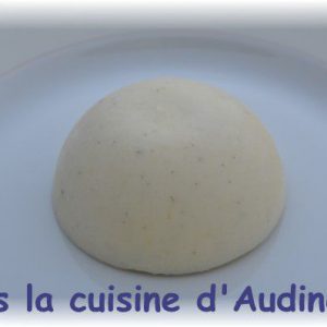 Panna Cotta à la poire, sauce pralinoise