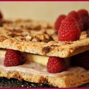 Crème brûlée et framboises entre deux dacquoises