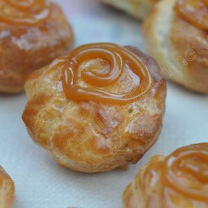 Eclair ou chou au caramel beurre salé